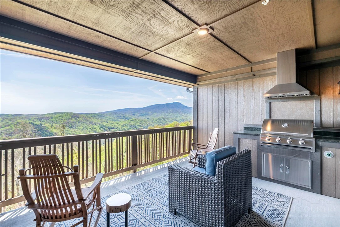 Image number 1 for the current listing