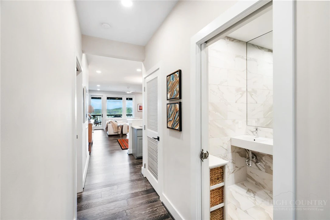 Image number 11 for the current listing