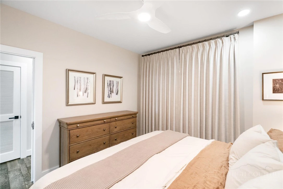 Image number 3 for the current listing