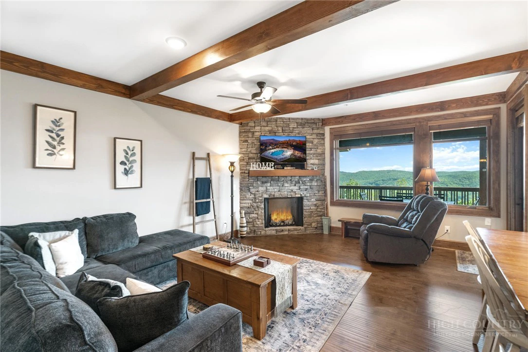 Image number 3 for the current listing