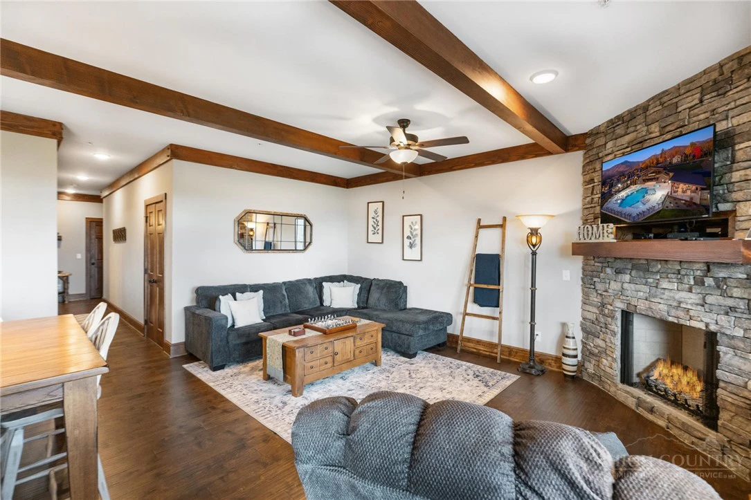 Image number 5 for the current listing