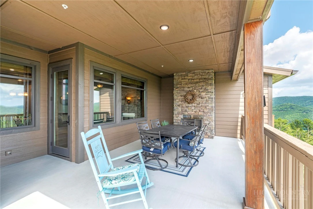 Image number 14 for the current listing