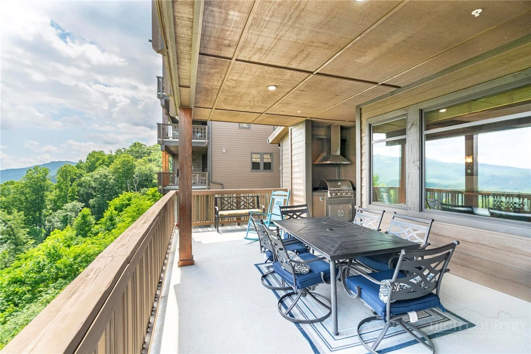 Image number 15 for the current listing