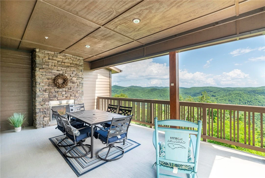 Image number 17 for the current listing