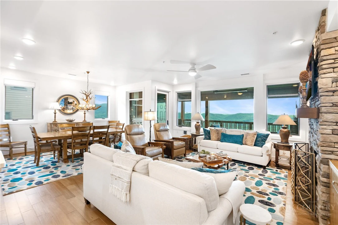 Image number 3 for the current listing