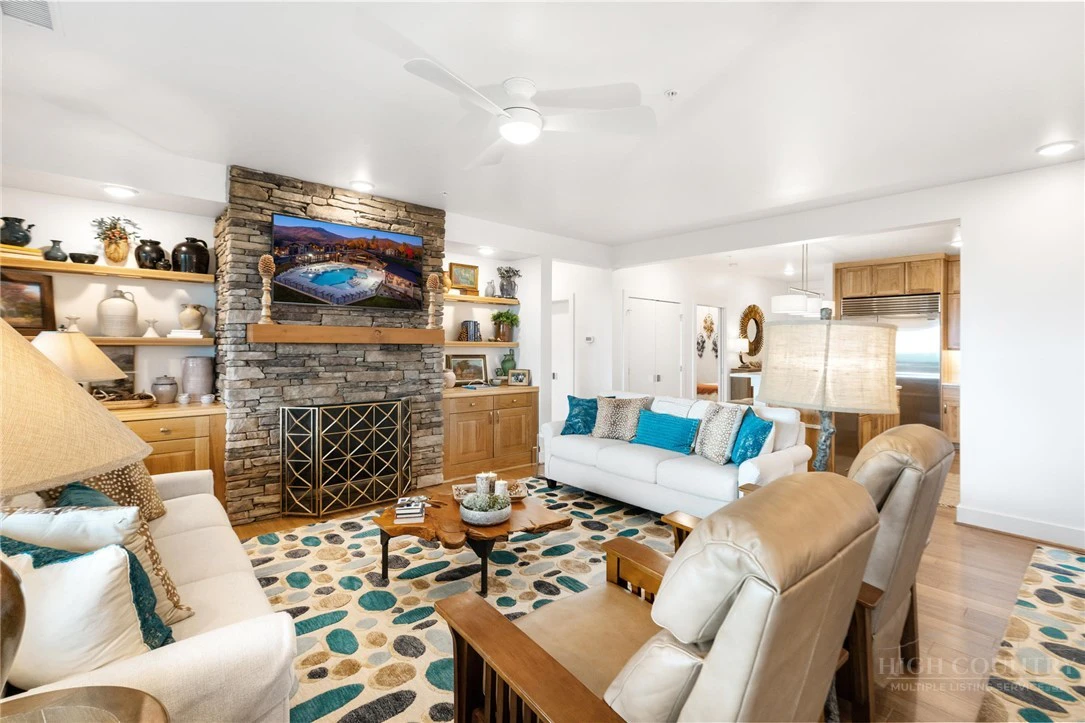 Image number 4 for the current listing