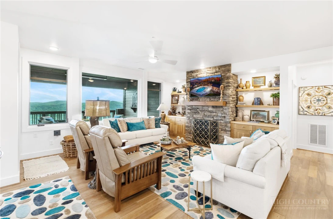 Image number 5 for the current listing