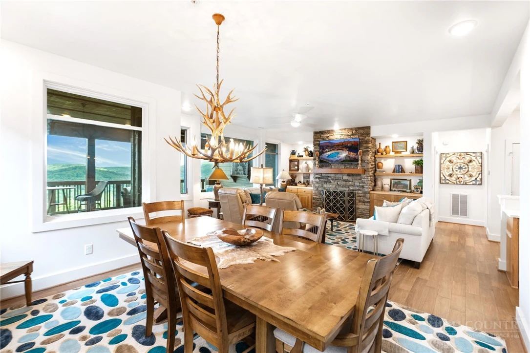 Image number 8 for the current listing