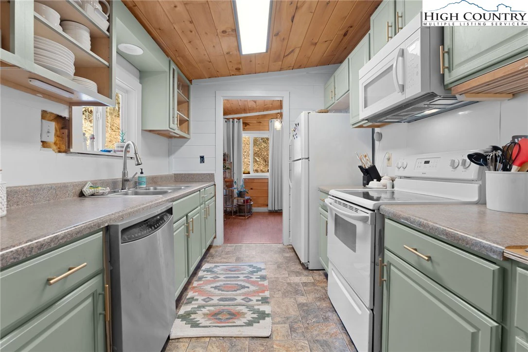 Image number 19 for the current listing