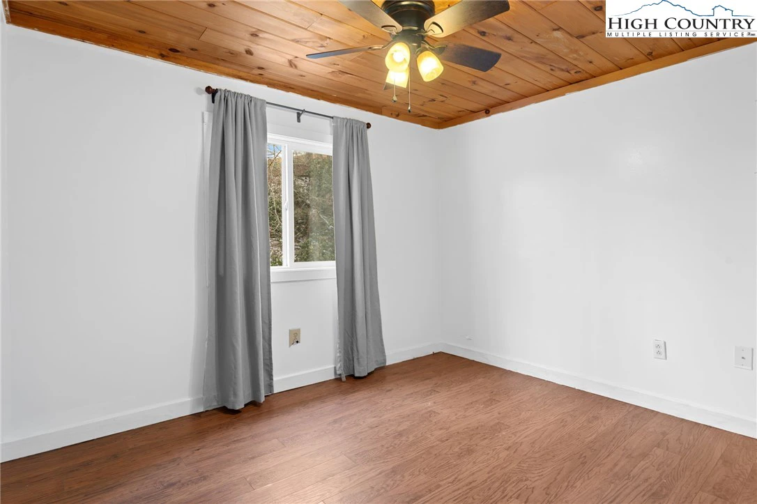 Image number 3 for the current listing