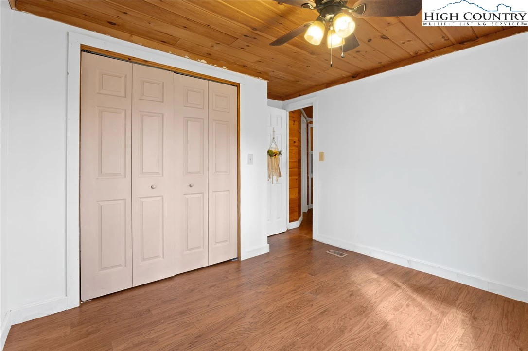 Image number 4 for the current listing