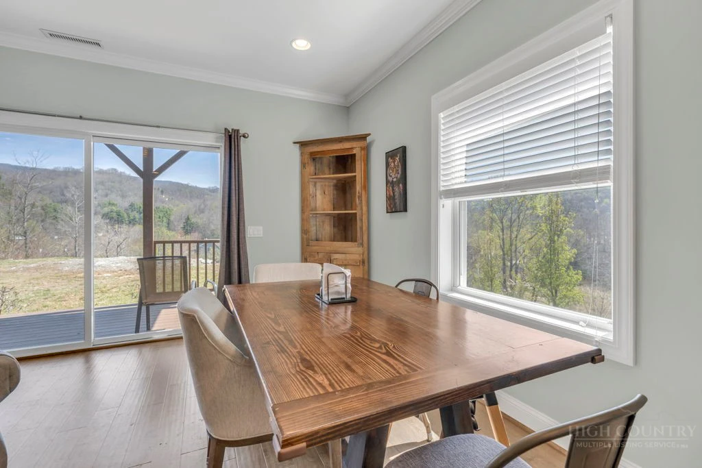 Image number 18 for the current listing