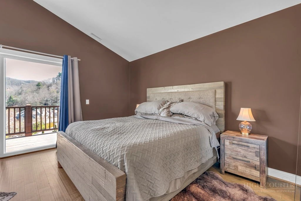 Image number 5 for the current listing