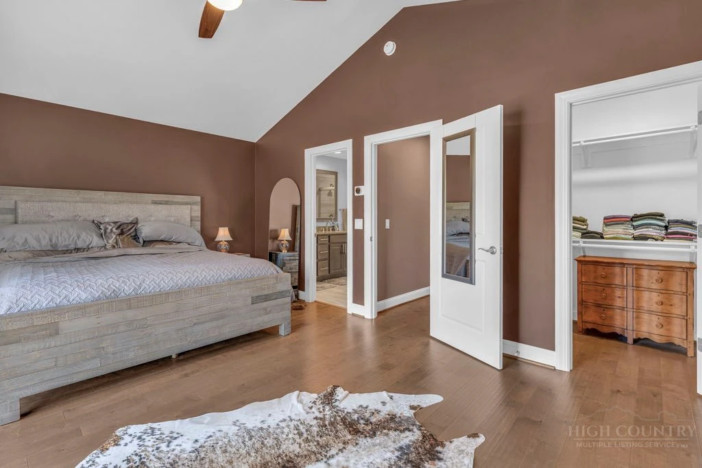 Image number 7 for the current listing