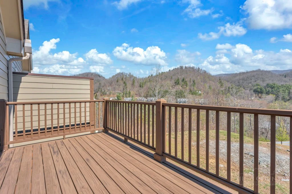 Image number 2 for the current listing