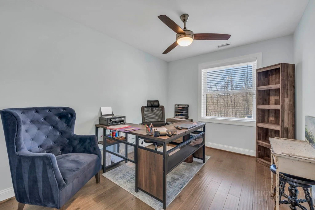 Image number 14 for the current listing