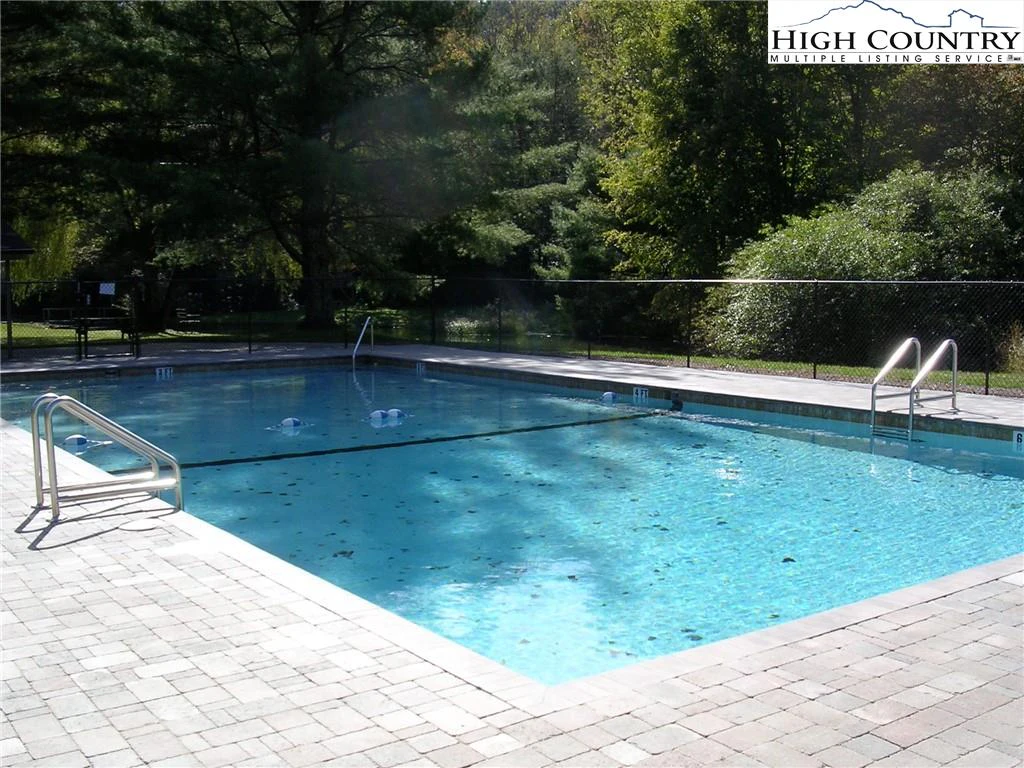 Image number 16 for the current listing