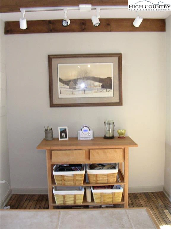 Image number 4 for the current listing