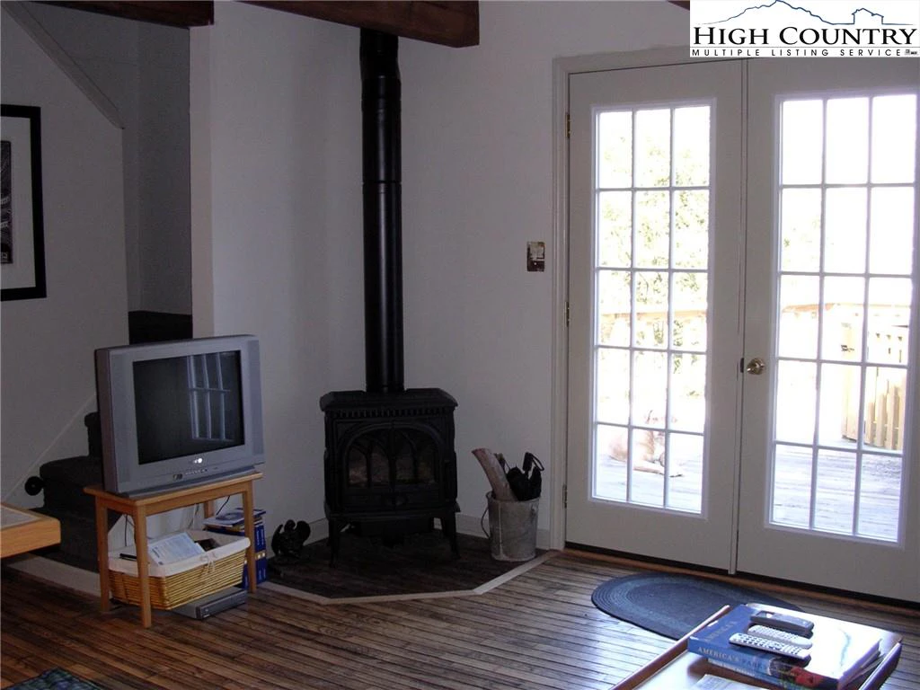 Image number 5 for the current listing