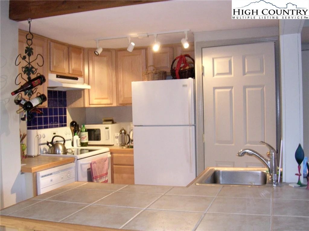 Image number 7 for the current listing