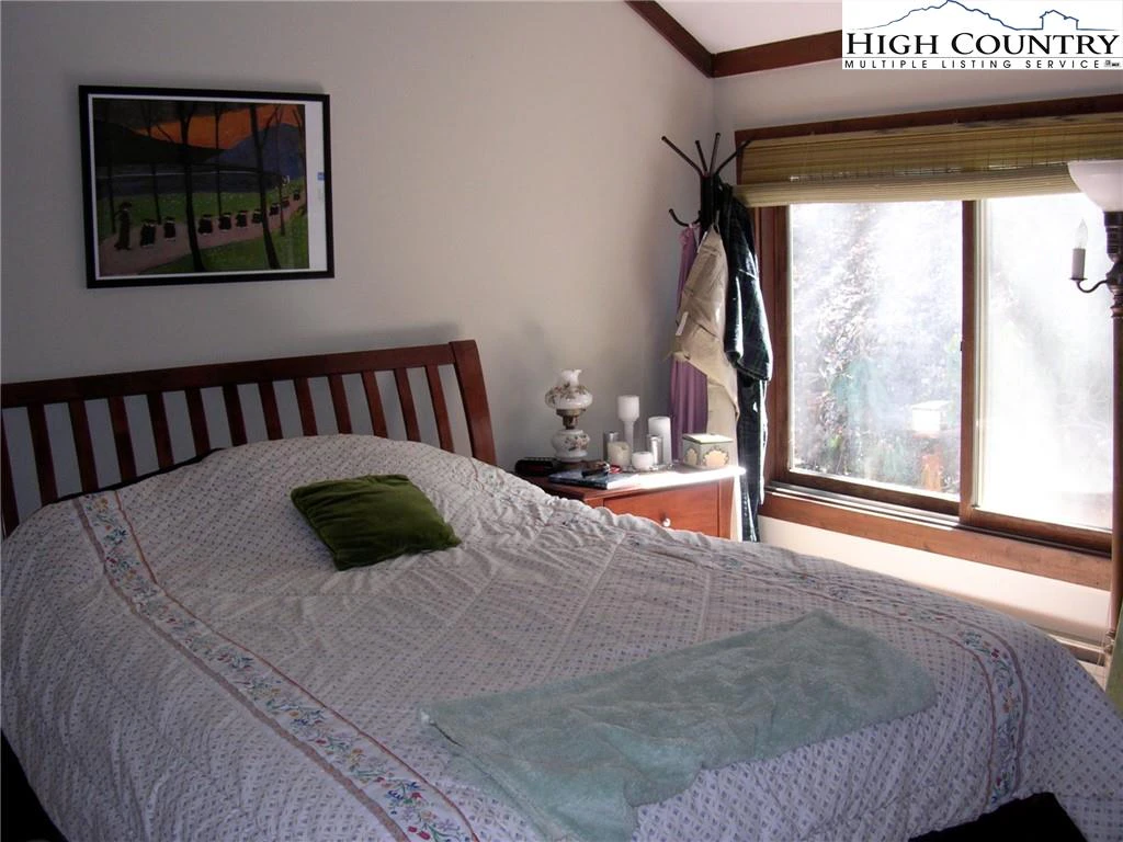 Image number 10 for the current listing