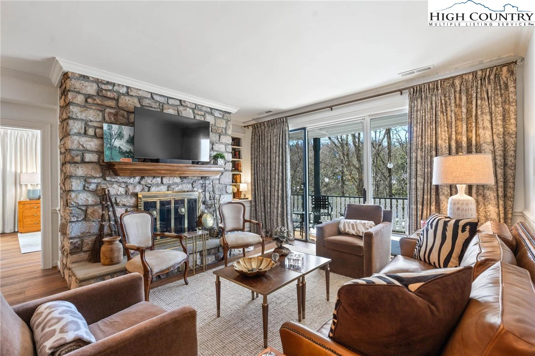 Image number 18 for the current listing