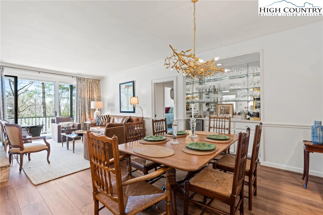 Image number 9 for the current listing
