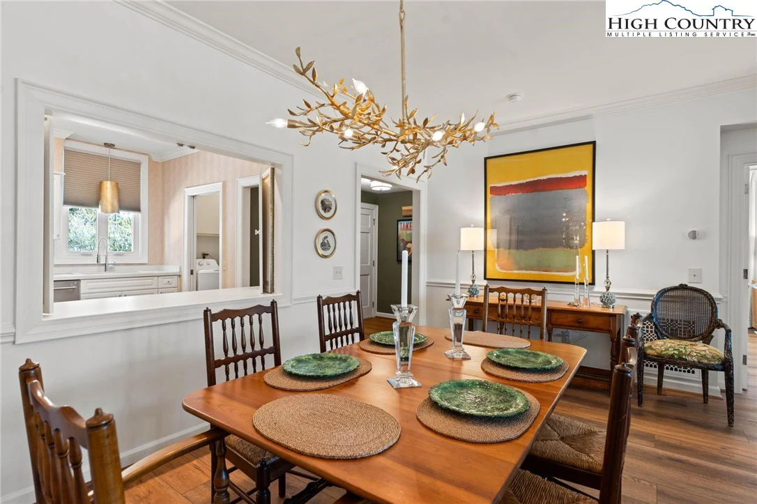 Image number 8 for the current listing