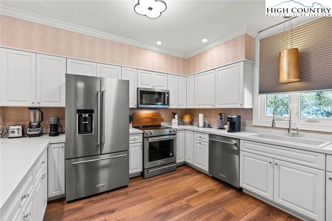 Image number 5 for the current listing