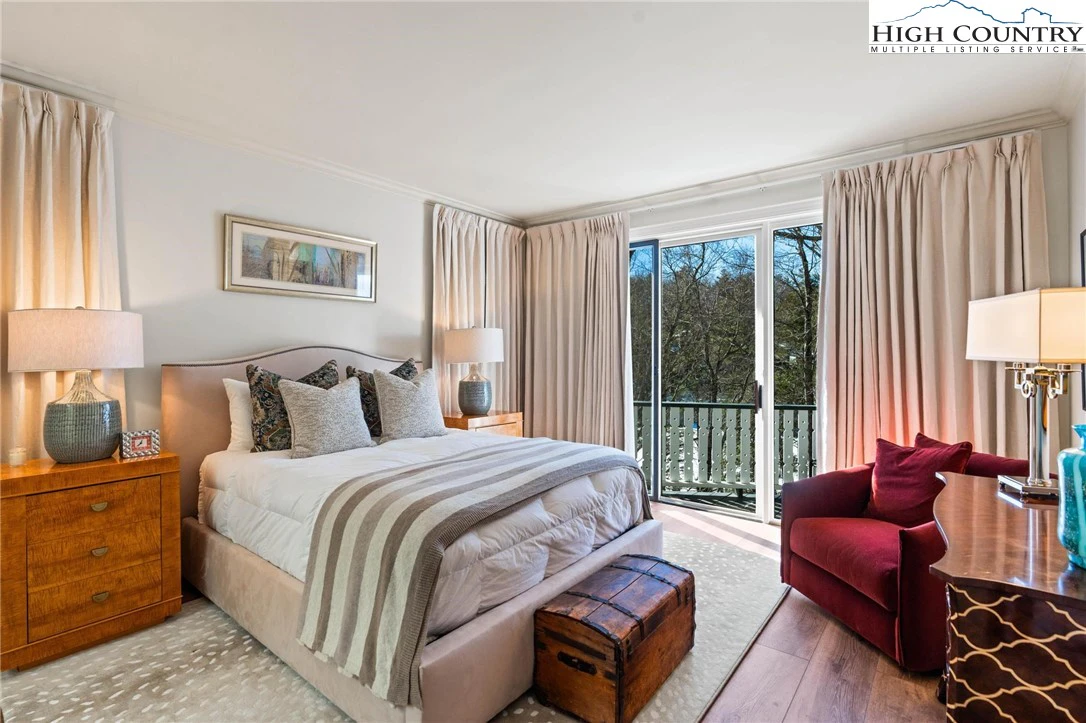 Image number 3 for the current listing