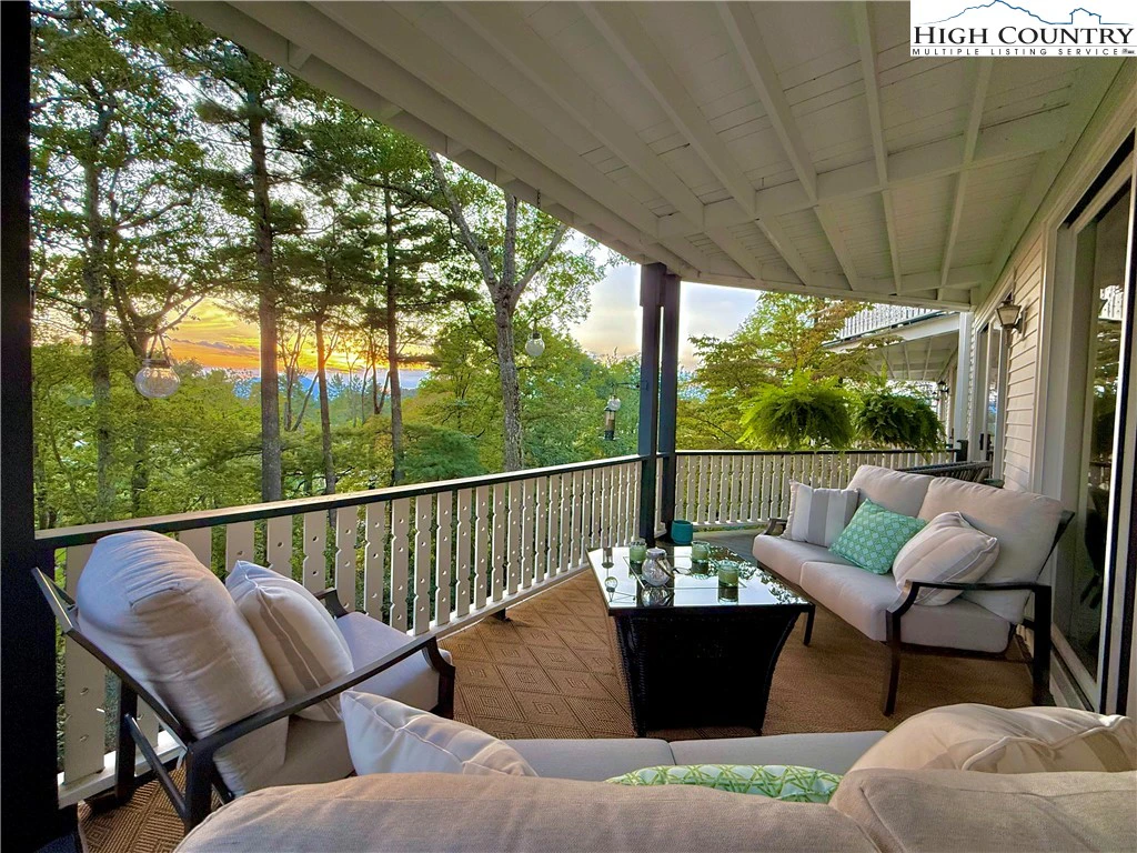 Image number 1 for the current listing
