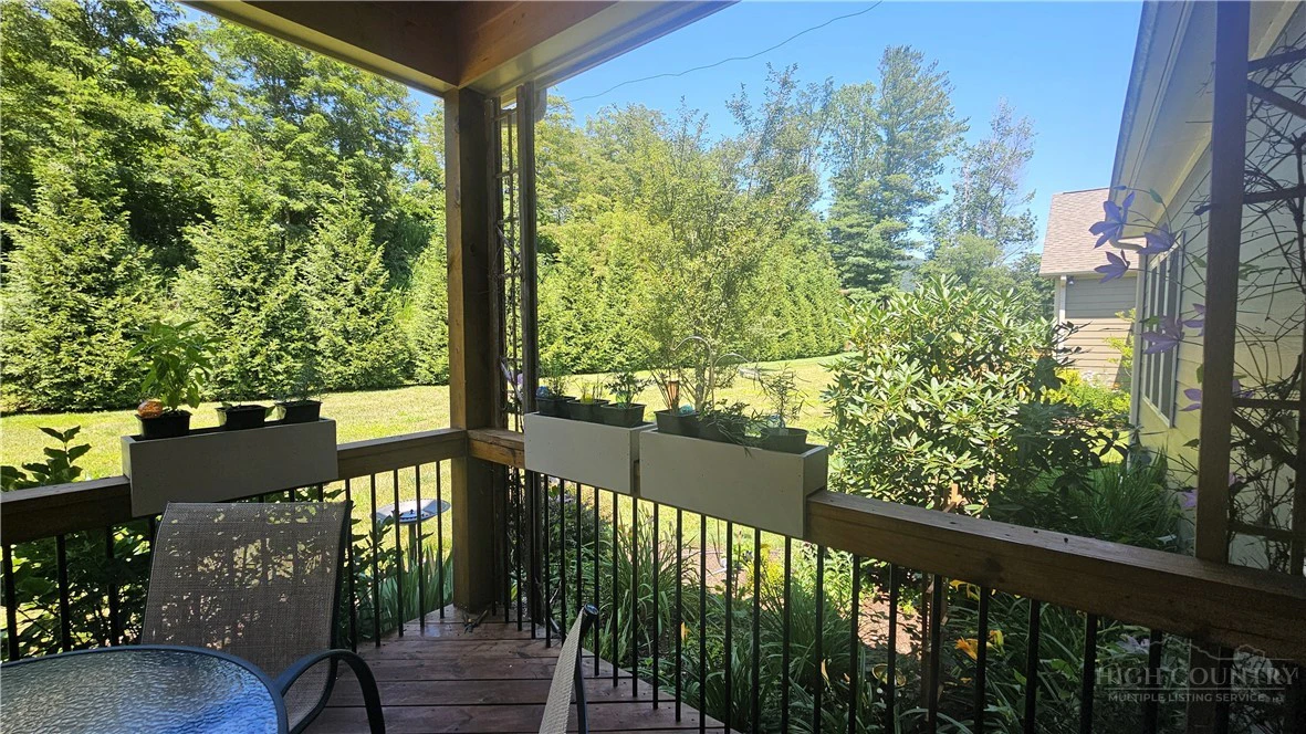 Image number 19 for the current listing