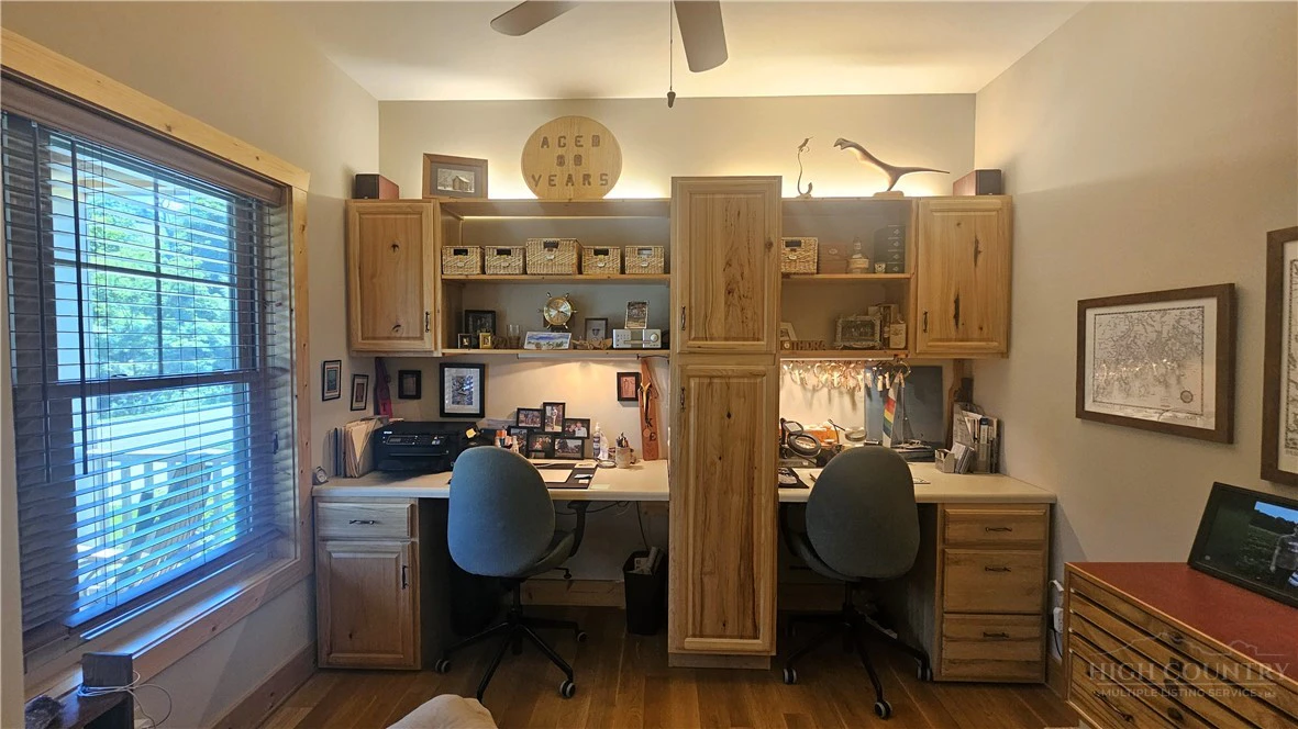 Image number 6 for the current listing