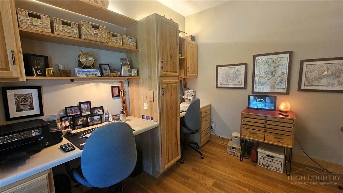Image number 7 for the current listing