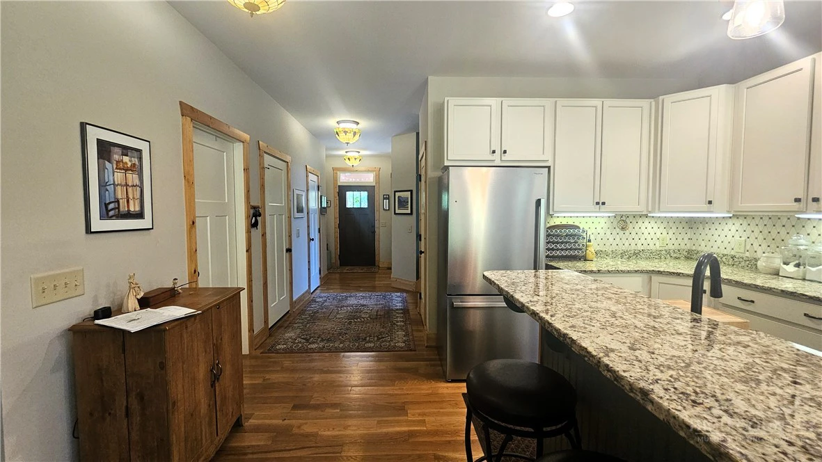 Image number 9 for the current listing