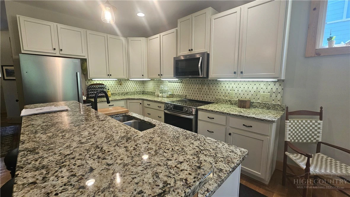 Image number 10 for the current listing