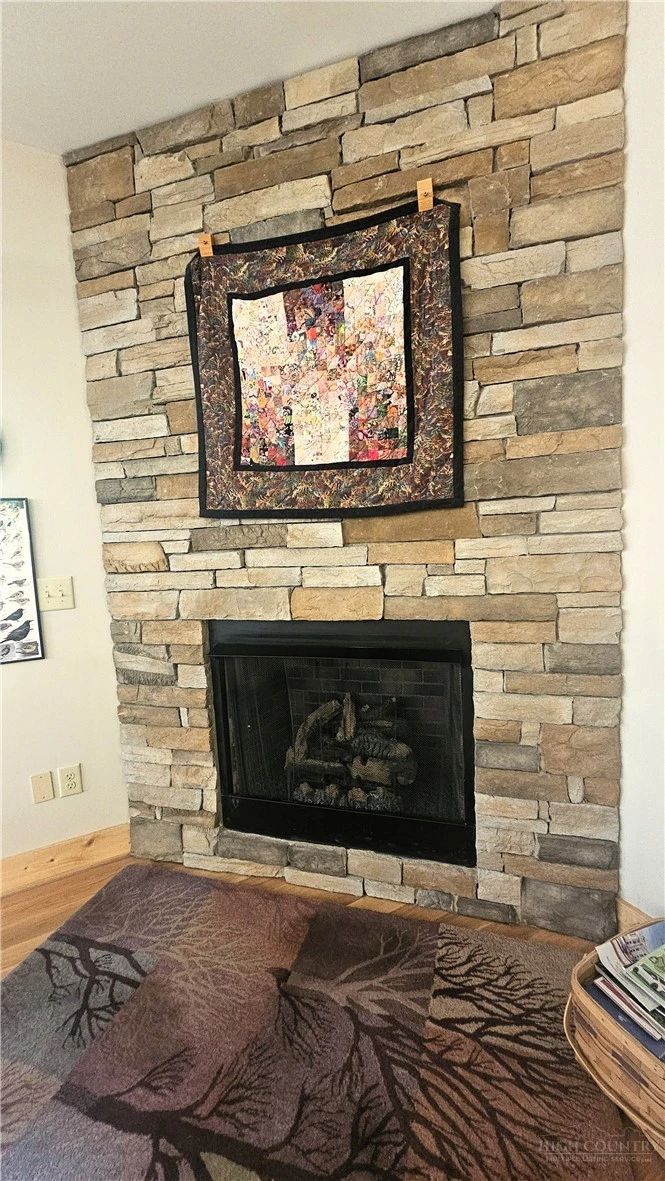 Image number 15 for the current listing