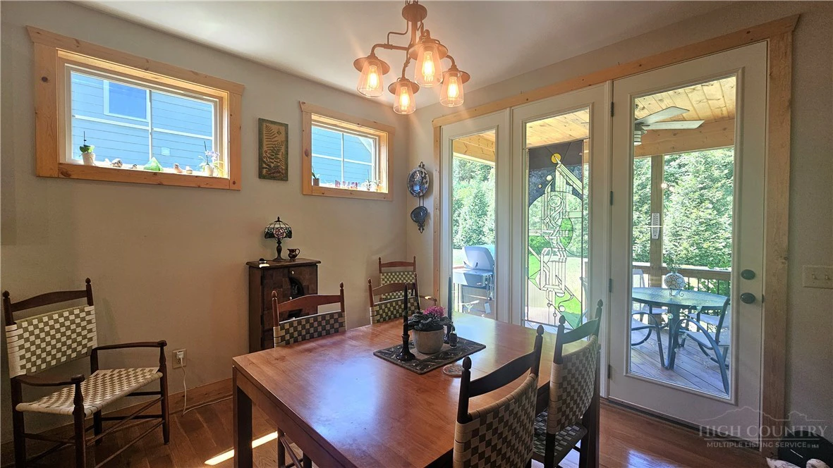 Image number 17 for the current listing