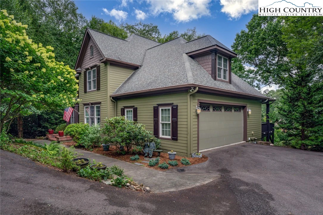 Image number 1 for the current listing