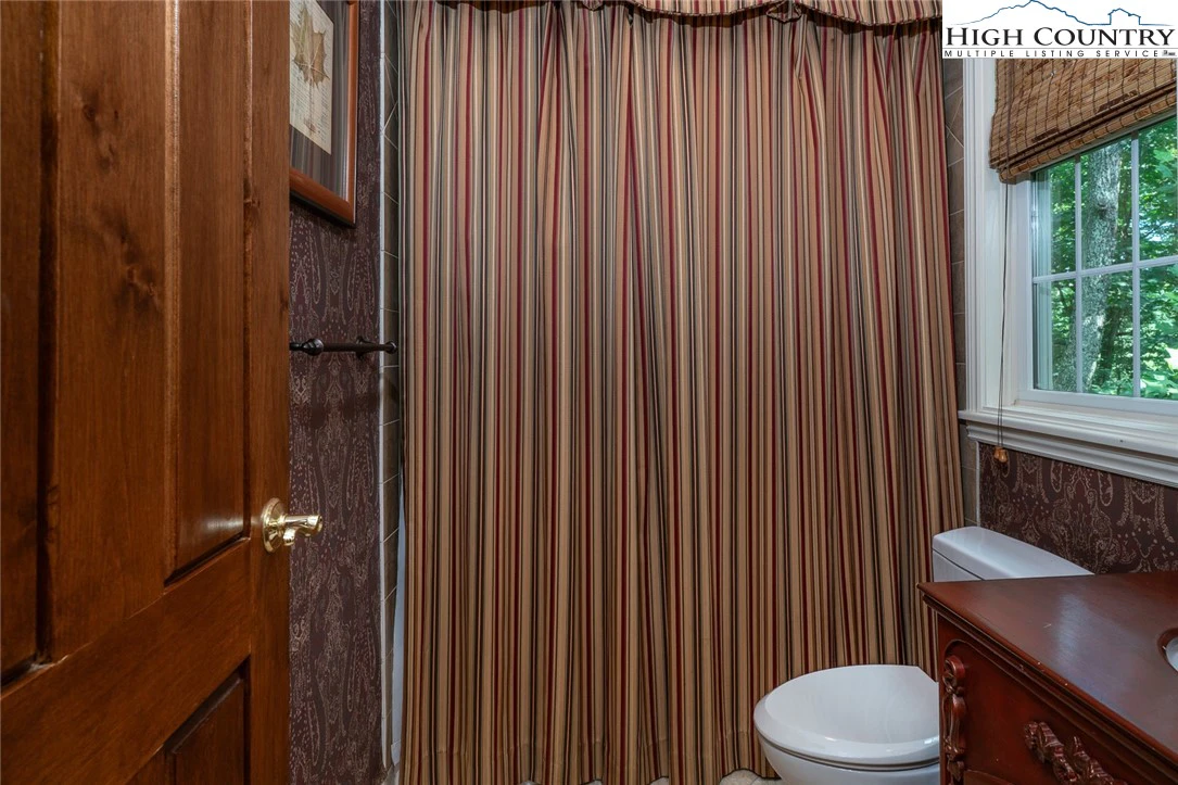 Image number 3 for the current listing