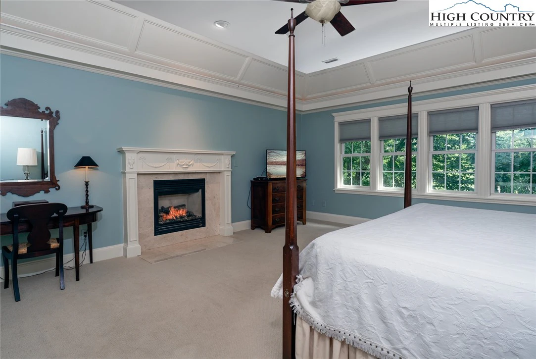 Image number 6 for the current listing