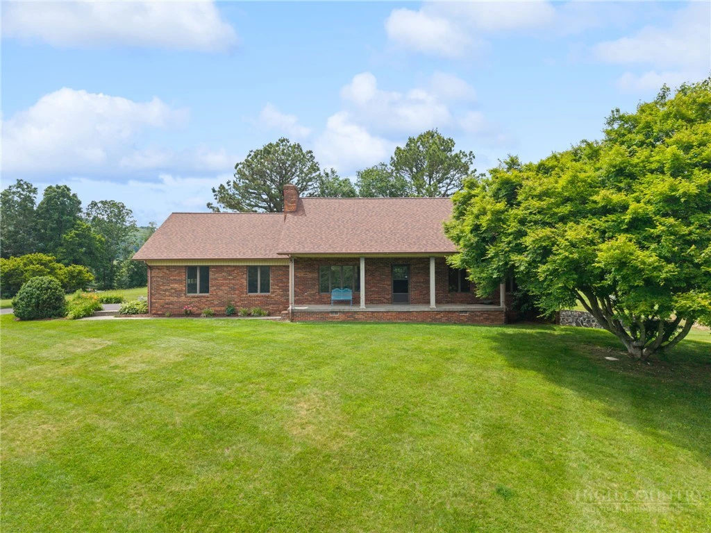 Image number 1 for the current listing