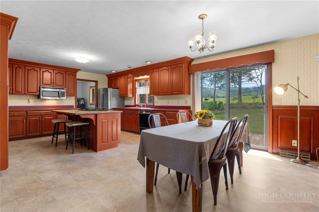 Image number 21 for the current listing