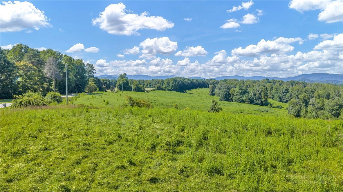 Image number 16 for the current listing