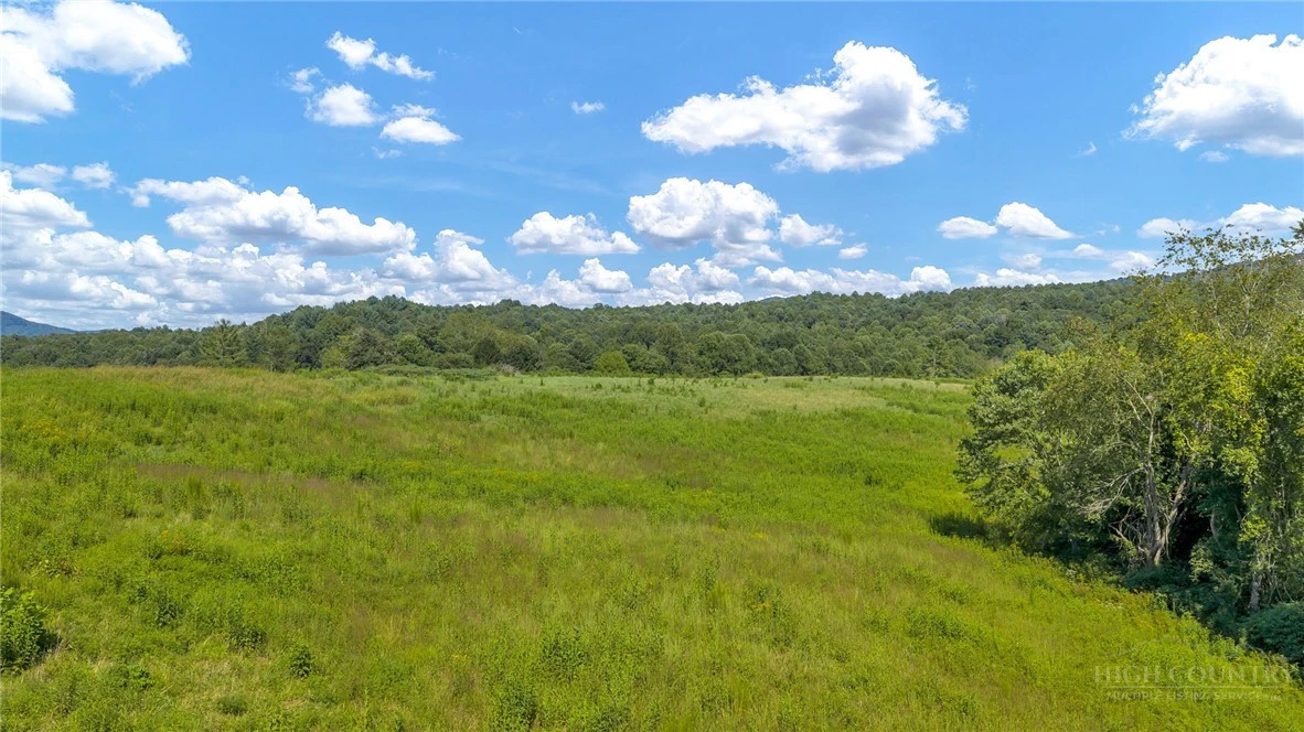 Image number 17 for the current listing