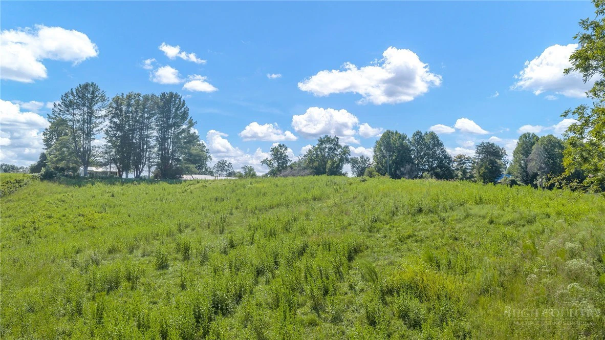 Image number 19 for the current listing