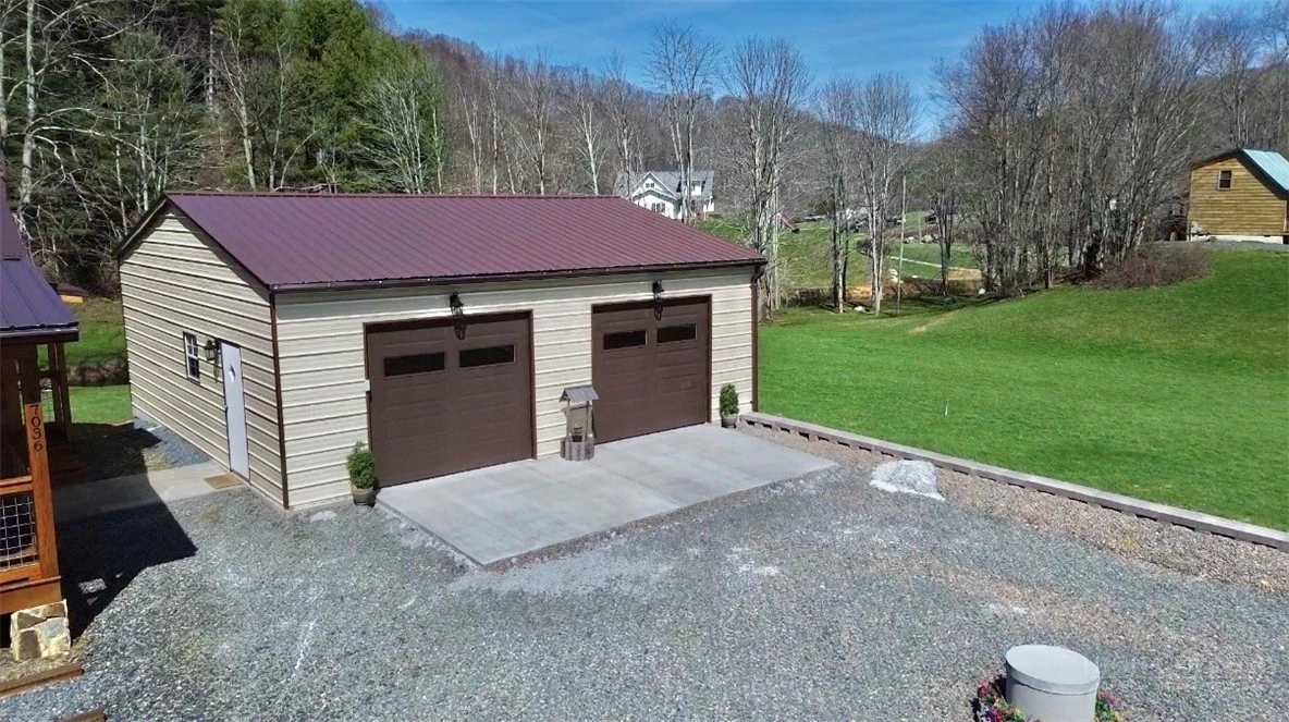 Image number 17 for the current listing