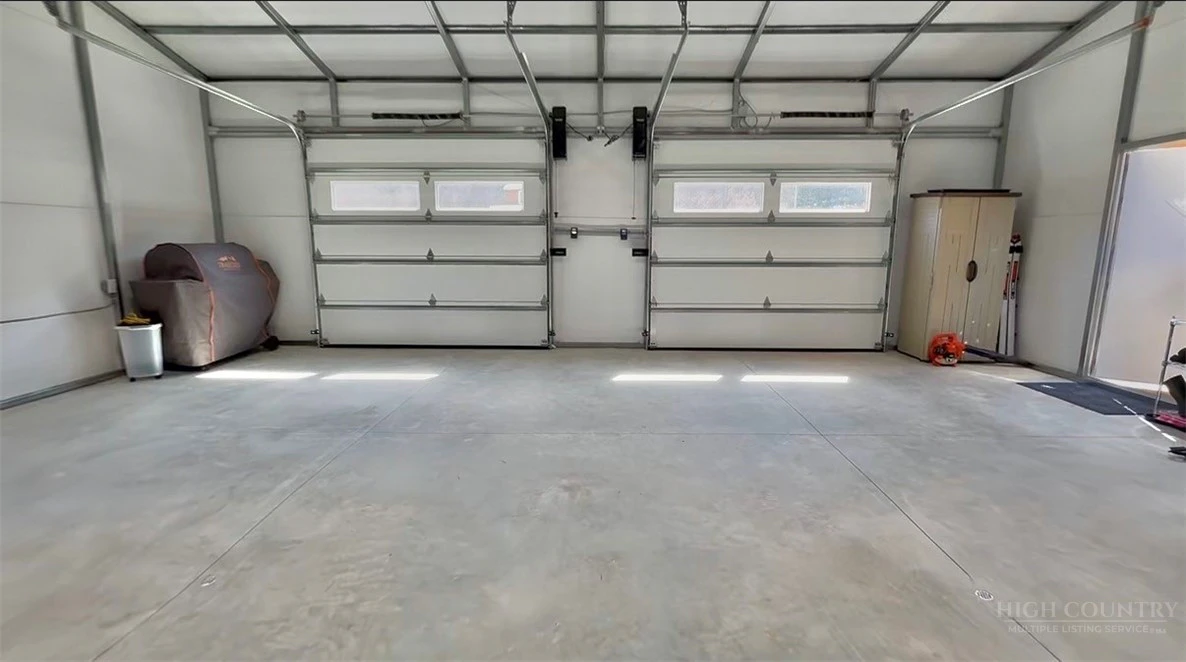 Image number 16 for the current listing