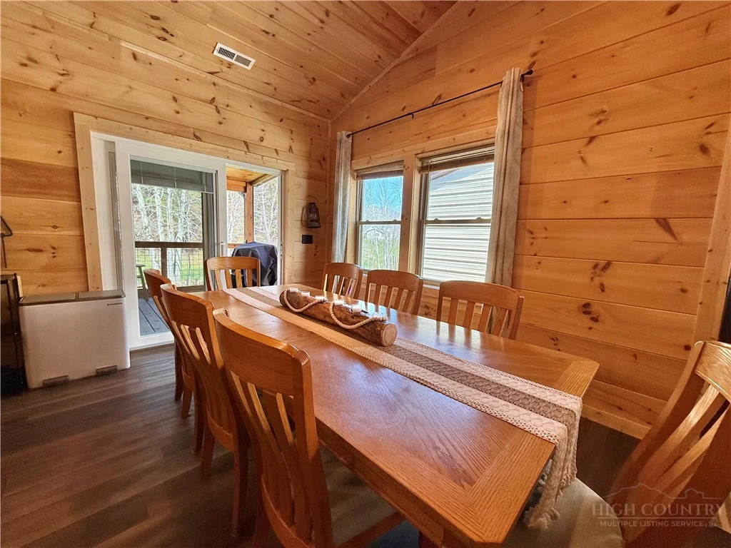 Image number 13 for the current listing