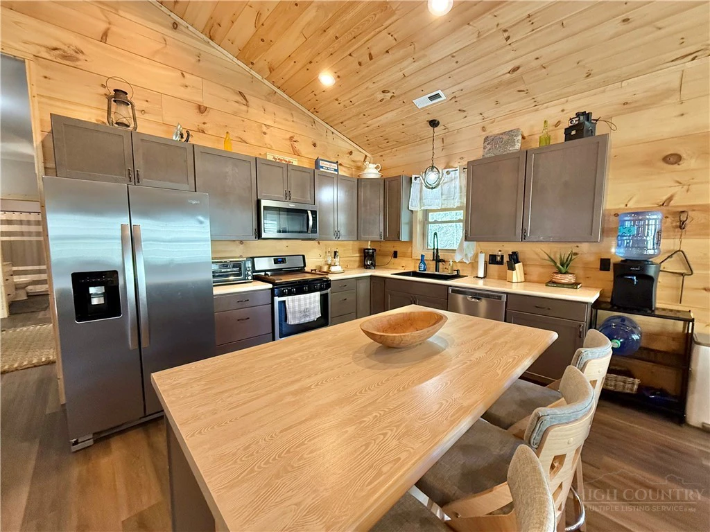 Image number 12 for the current listing